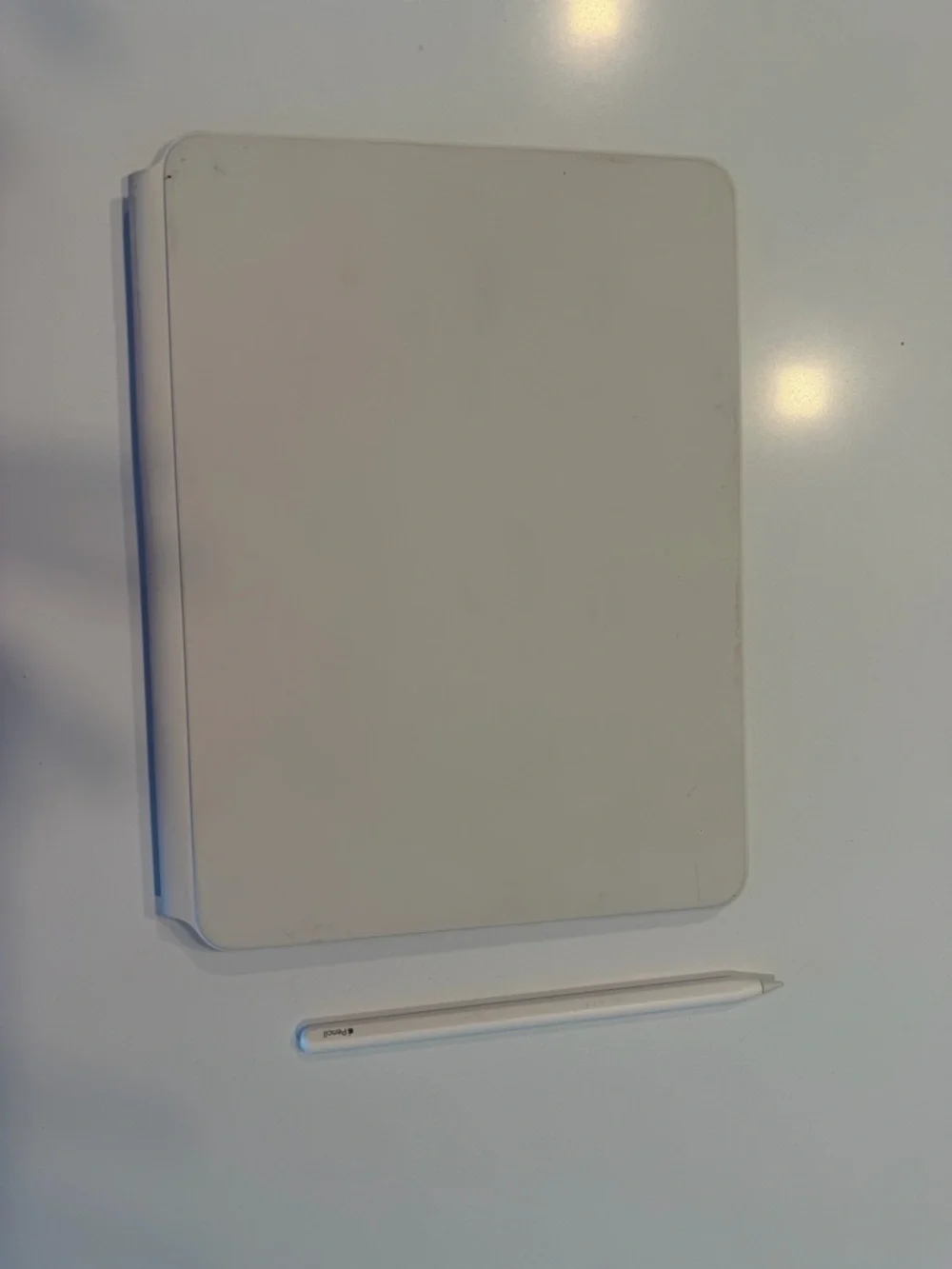 Apple Magic Keyboard Folio Case with Pencil Holder - white